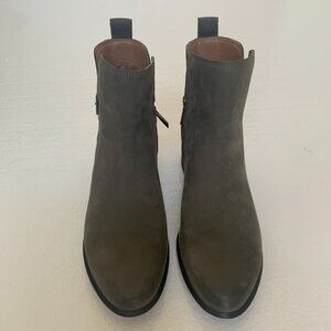 Vionic Sienna Waterproof green kakie ankle boot size 9.5